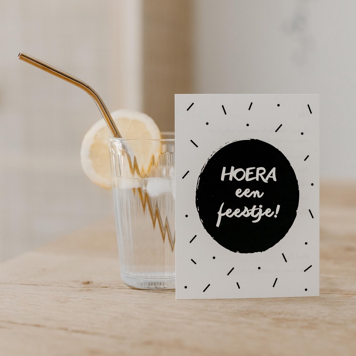 10x hippe uitnodiging kinderfeestje: Hoera een Feestje zwart wit