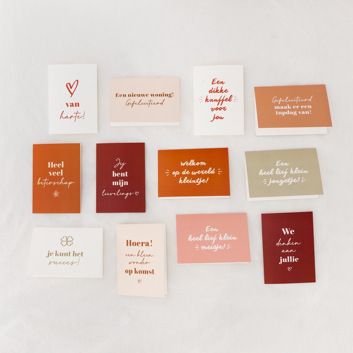 12x hippe gekleurde kaartjes rood oranje