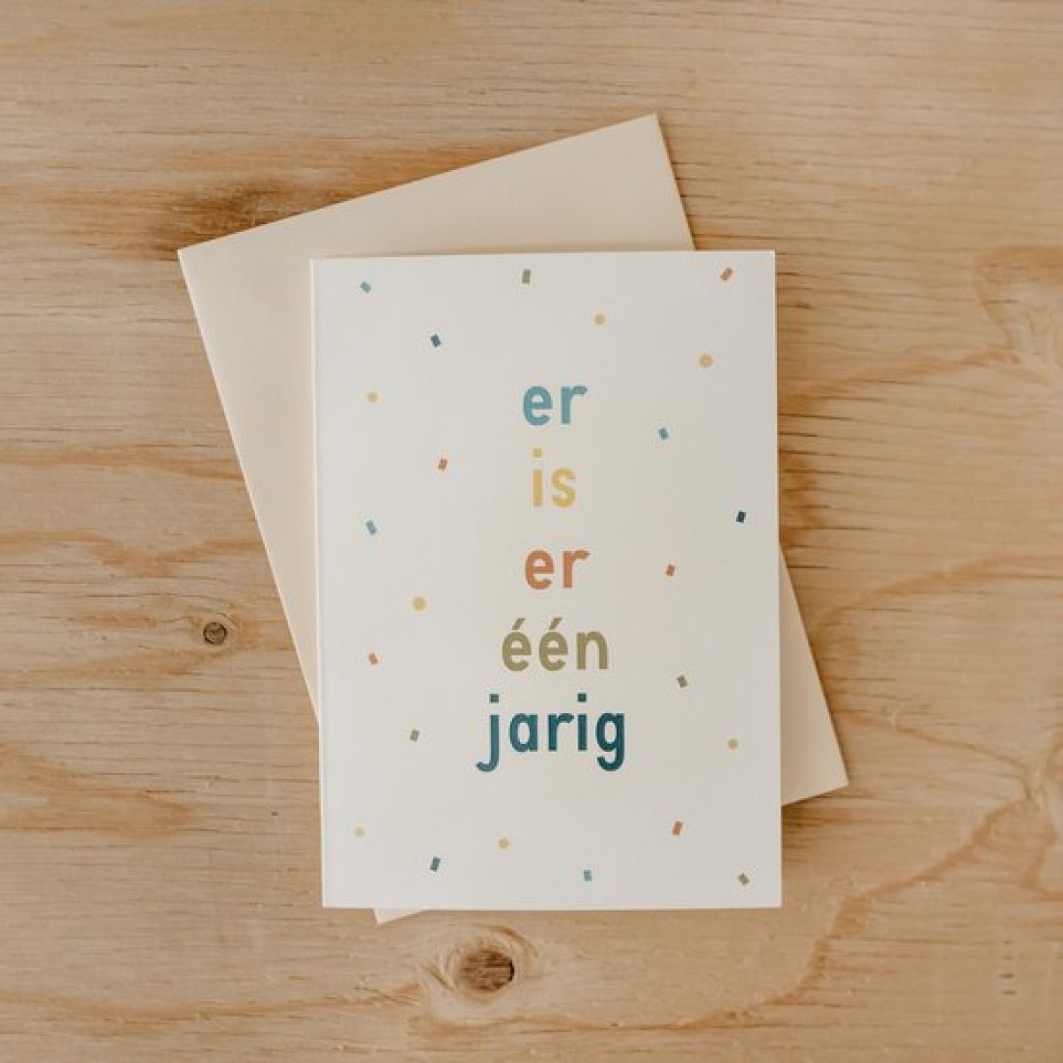Er is er één jarig